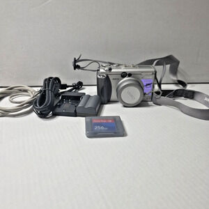 Canon PowerShot G3 4.0MP Digital Camera w Charger + SD Card UNTESTED Read As IS